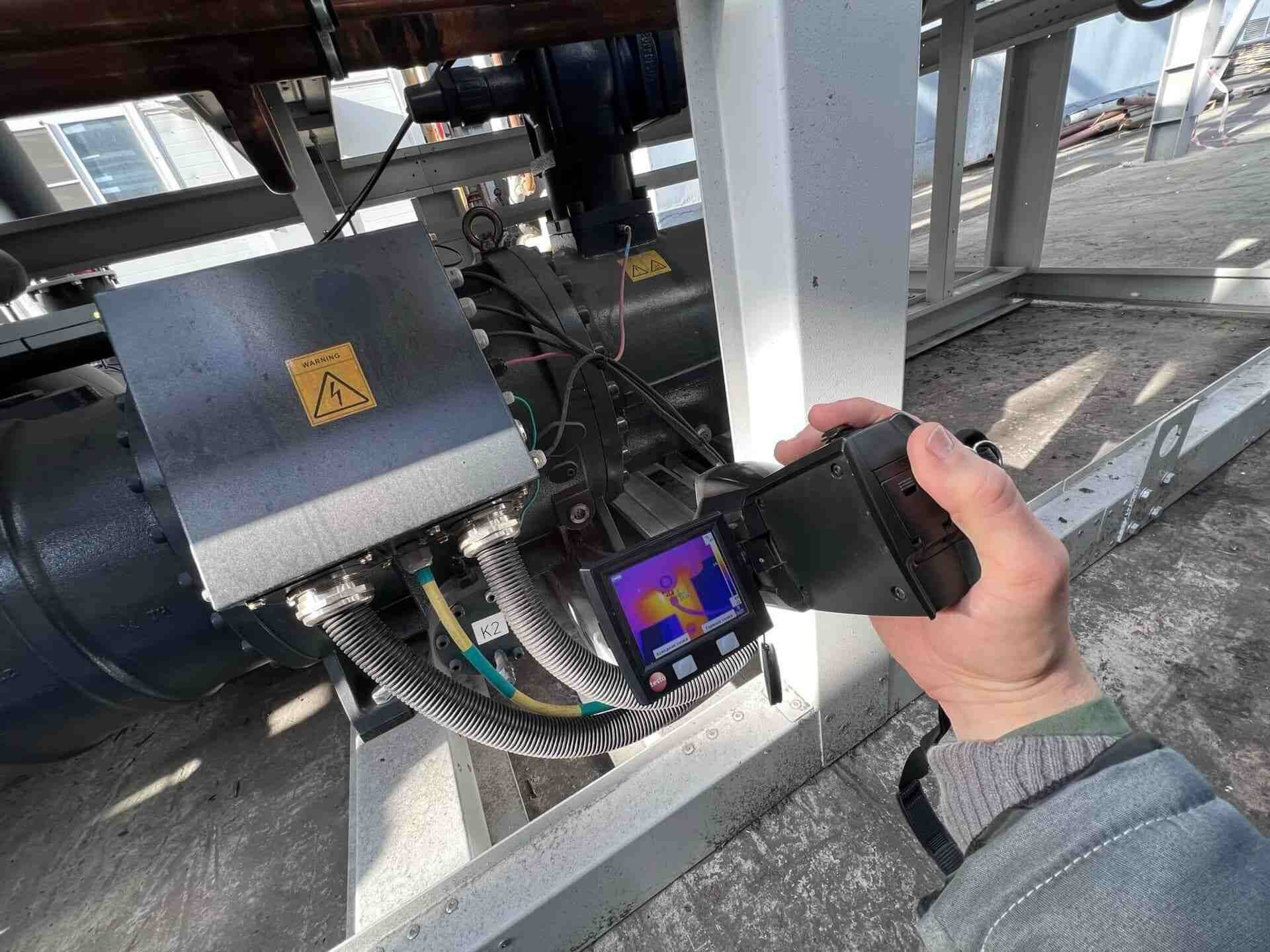 Проверка работоспособности подогревателей масляного картера компрессора чиллера тепловизором Тамань